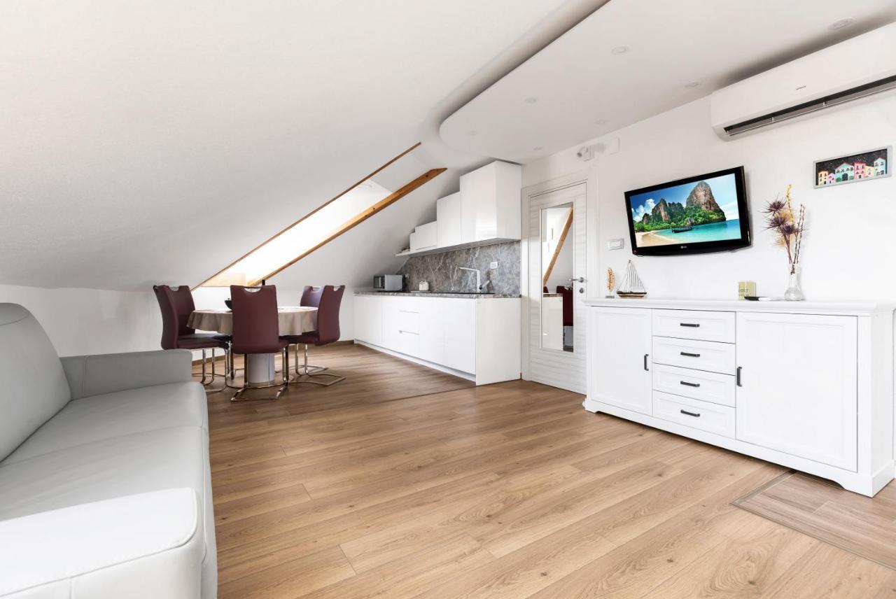 Luxury Dante Apartment With Terrace สปลิท ภายนอก รูปภาพ